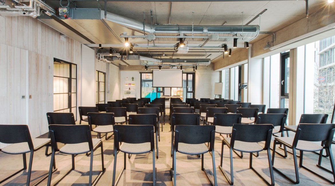 7 Pancras Square Theatre style