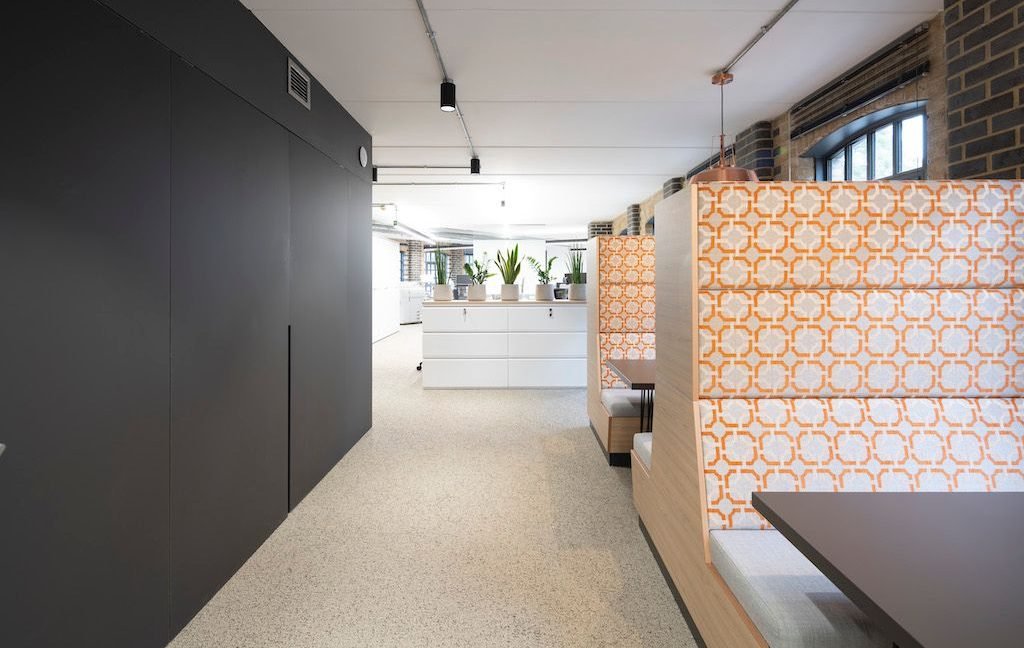 8 Boundary Row booths