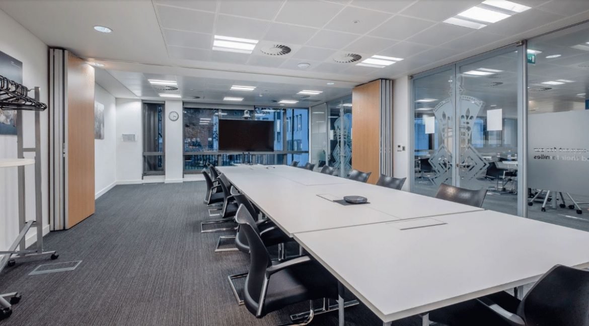 4 St Dunstans Hill boardroom2