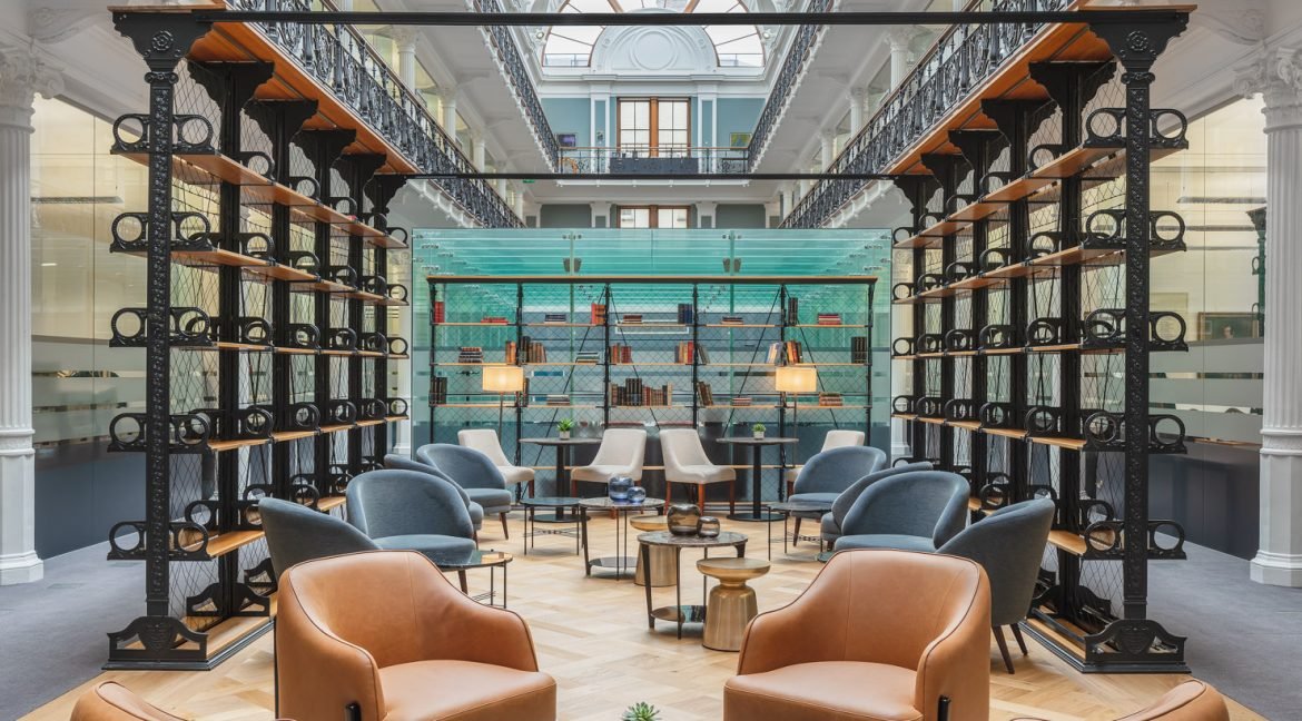 Central Court Gallery Lounge